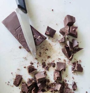 couper chocolat en morceaux